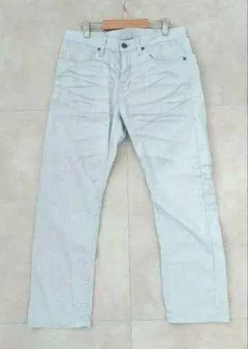토네이도 마트 하이퍼 데님 크롭