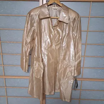 정가에서 1만 엔 이상 할인] La Vie en Rose 골드 롱 코트