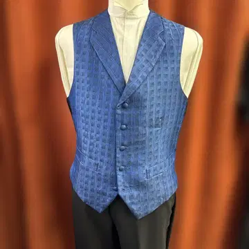 파란색 체크 무늬 포멀 베스트
