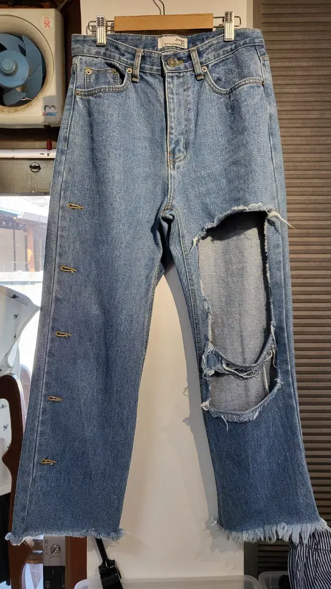 STYLENANDA 스타일난다 Style Nanda Ripped Jeans on Bunjang Global