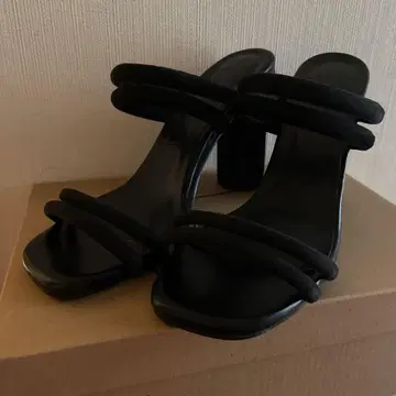 에고이스트 블랙 힐 샌들