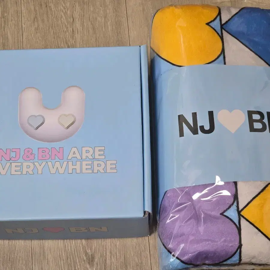 NEW JEANS | 뉴진스 New Jeans How Sweet Shopee pre-order