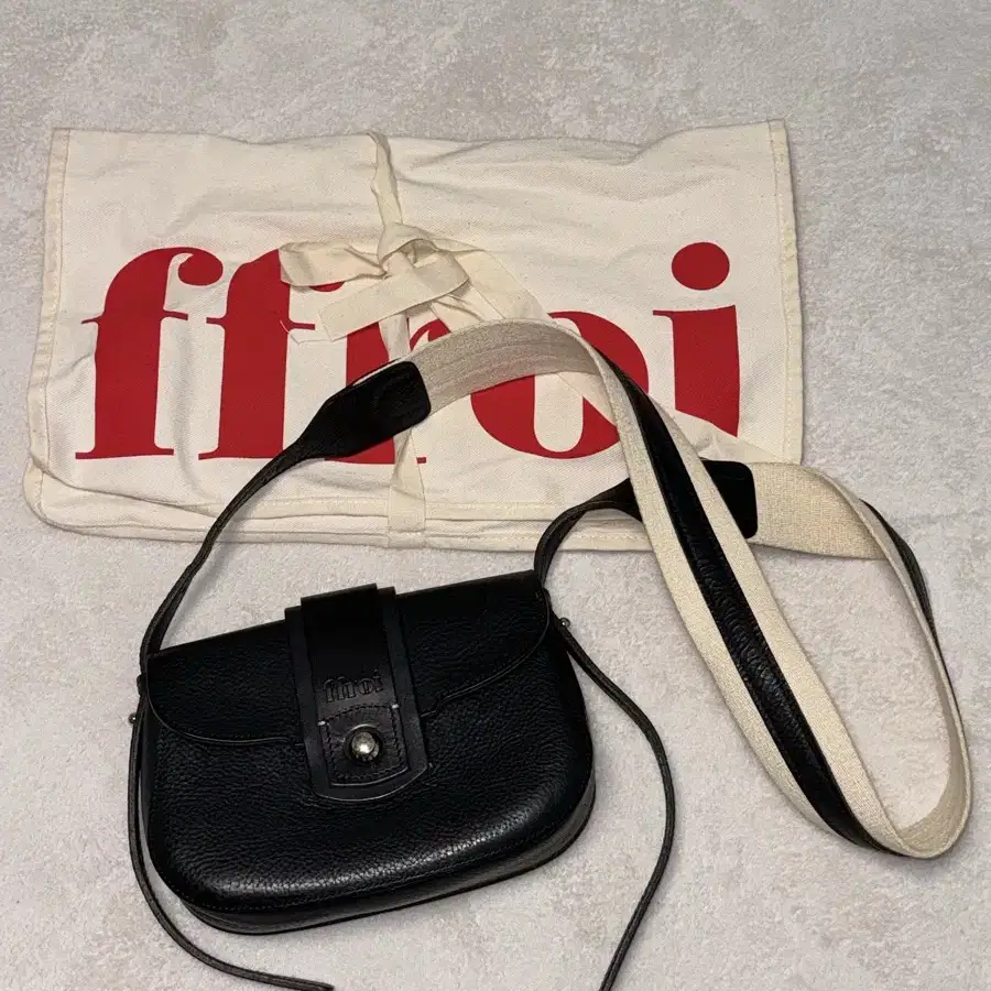 ☆韓国の人気☆【ffroi】☆rutz ba.g L☆関税込☆ ffroi(フロイ) バッグ・カバン(レディース) - 海外通販のBUYMA