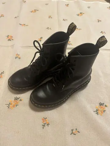 Dr.Martens 닥터마틴 8홀 부츠