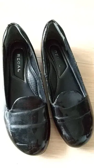 REGAL 블랙 레인 펌프스