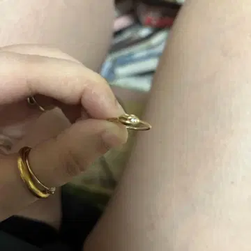 골드 링 다이아 장식 unbytomoyoyoshida