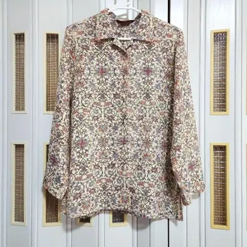 V&A MUSEUM 오팔 가공 꽃무늬 긴팔 레이스 셔츠