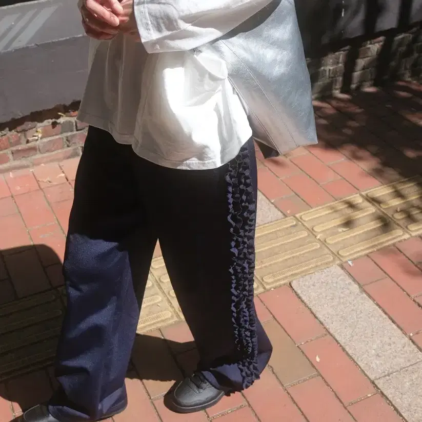 Saenggin Studio RUFFLE TRACK PANTS - NAVY on Bunjang Global