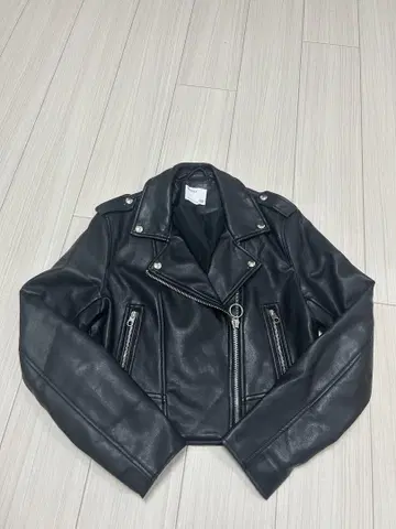 Bershka 블랙 가죽 자켓 L 사이즈