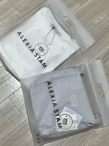 ALEXIA STAM KITTY 콜라보 티셔츠 & 백 세트