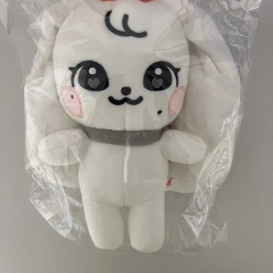アイドル IVE MINIVE FLUFFY PLUSH 30cm ver CHERRY s-l1600.jpg