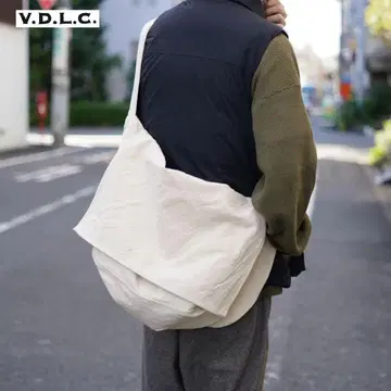 V.D.L.C. 뉴스 페이퍼 백 쿠라시키 캔버스