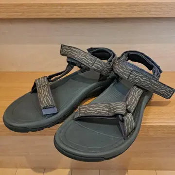 Teva 브라운 스포츠 샌들