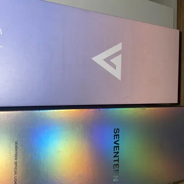 세븐틴 첫번째17년도,두번째19년도 합쳐서 두개 응원봉팝니다
