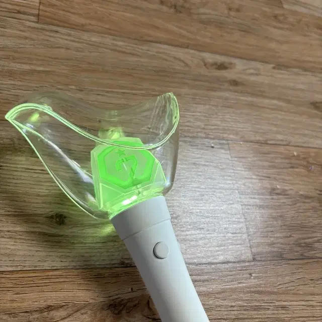 상태 좋음 갓세븐 응원봉 아가봉 싸게 팔아요 포카 드려요. 택포 4만원.