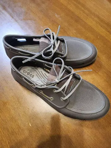Crocs 브라운 남성용 클래식 보트 신발 m10
