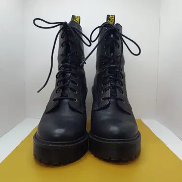 닥터 마틴 부츠 새상품급 여성용(22cm)