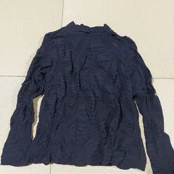 주름이 있는 블랙 긴팔 상의 ZGKJQ 12170