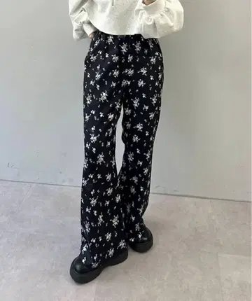 mystic T/R 플레어 팬츠