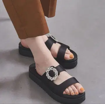 유나이티드 애로우즈 UNITED ARROWS 새틴 비쥬 샌들 블랙
