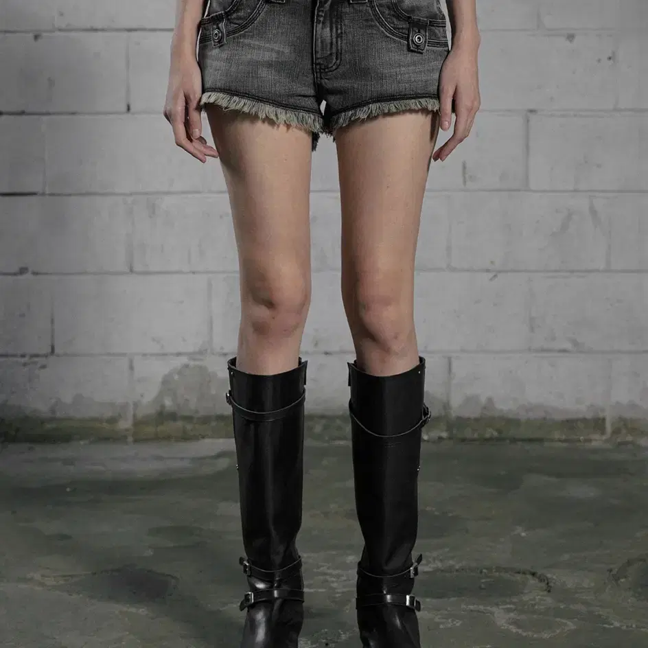 【BOHEMIAN SEOUL】FRONT POCKET DENIM SHORTS Bohemsuh Front Pocket Denim Shorts #보햄서,#보헤미안서울