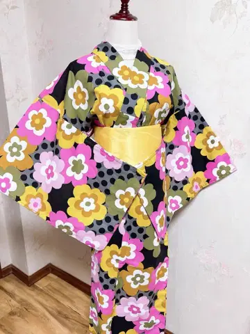 컬러풀한 꽃무늬 유카타