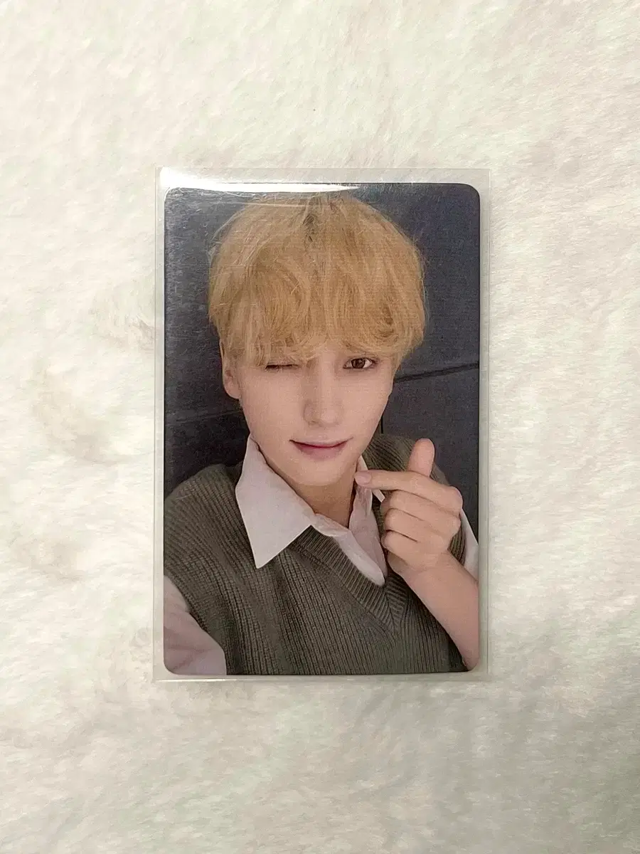 Quick sale !!)) TXT Freefall Yizhiyu Huening Kai poca