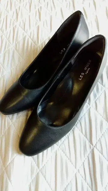 새상품급 레스 뮤즈 LES MUES 펌프스 블랙 가죽 24cm EEE