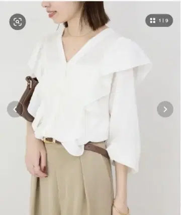 SLOBE IENA PE 슈링크 V넥 프릴 블라우스