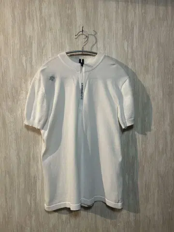 데상트 하프 지퍼 폴로 셔츠 화이트