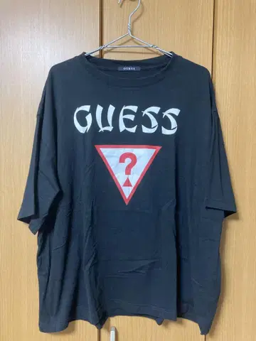 GUESS 오버 사이즈 티셔츠 블랙