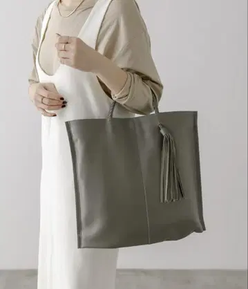 이아파피요네 태슬 토트백