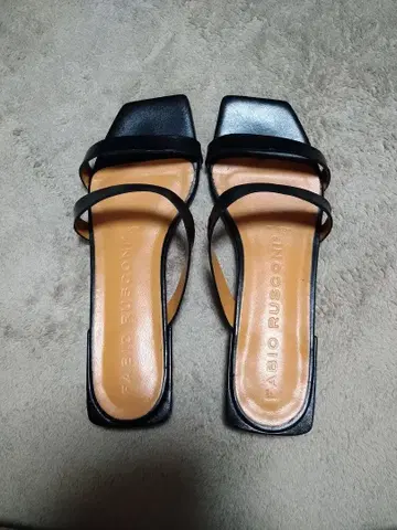 파비올루스콘이 플랫 샌들