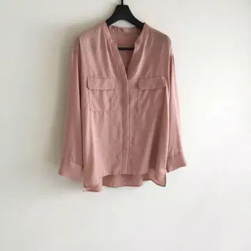 GALLARDAGALANTE 개럴개런트 새틴 플랩 블라우스