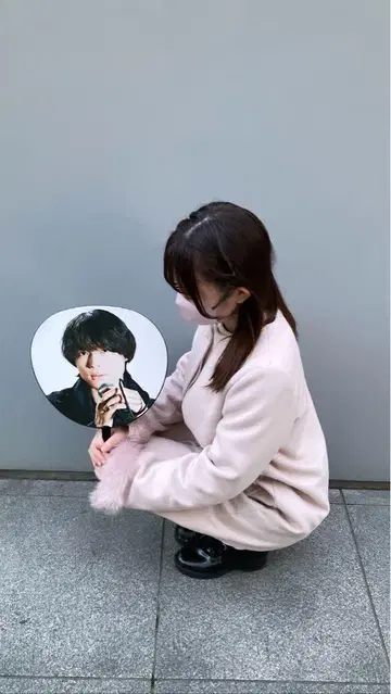 양산형 퍼가 달린 핑크 롱 코트