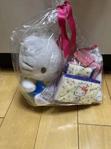 헬로키티 봉제 인형과 잡화 세트