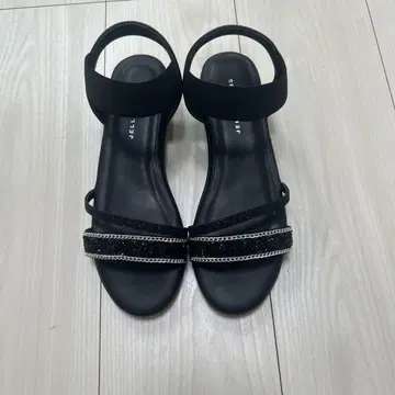JELLY BEANS 블랙 스트랩 샌들