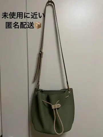 올리브 그린 숄더백 미사용에 가까운 포인트 컬러 백