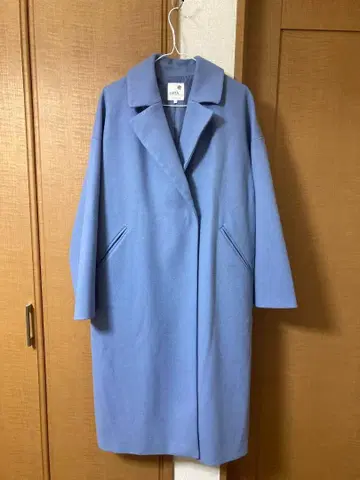 라이트 블루 체스터 코트