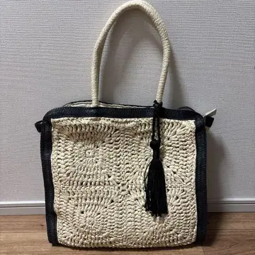 CAPRICIEUX LE'MAGE 파이핑 패널 페이퍼 토트 백