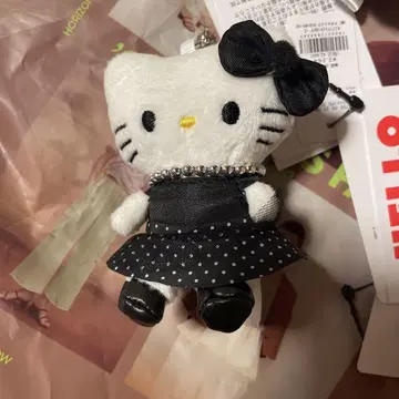 롤리스팜 키티 Me% 토이 키링 드레스 블랙 산리오