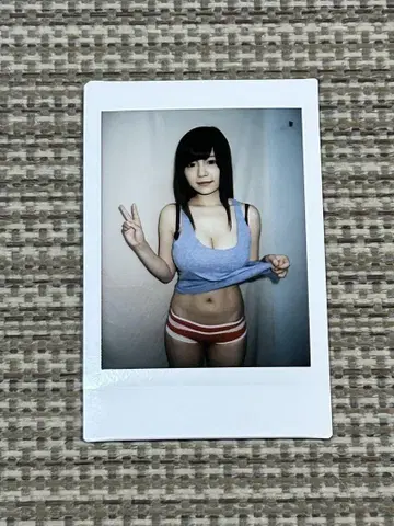 키미노 나츠 폴라로이드