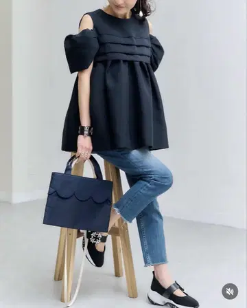 마론에논피 오픈 숄더 플레어 탑 블랙 오간자 탑