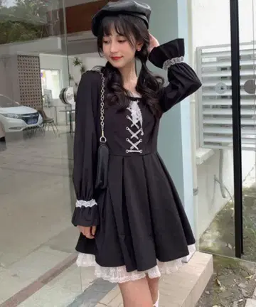 레이스업 플레어 슬리브 드레스 블랙