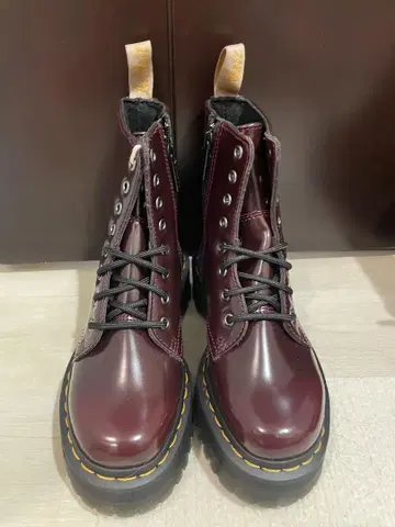 Dr.Martens 8홀 부츠 통굽 버건디