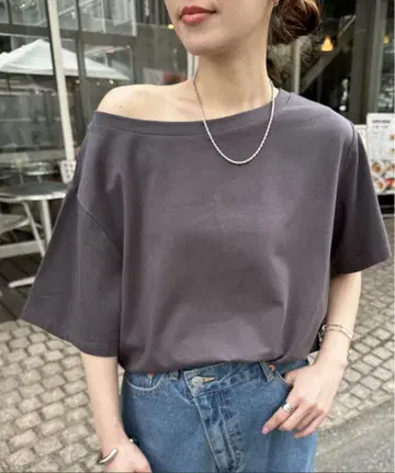 오프숄더 그레이 티셔츠 반팔