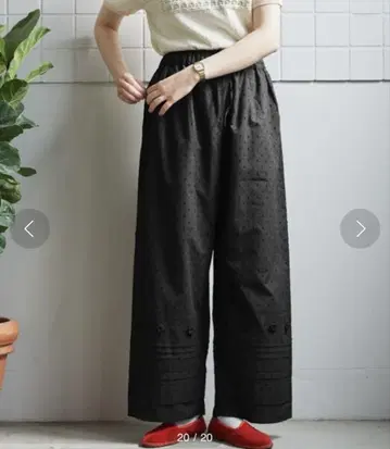 뷔르데사봉 도트 자카드 꽃 무늬 턱 팬츠