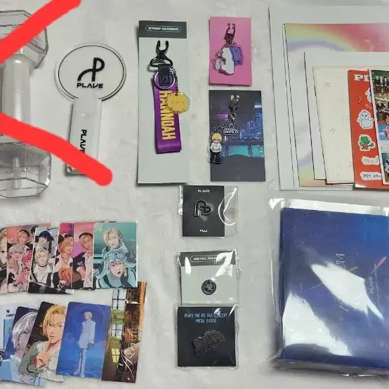 플레이브 공식 굿즈 일괄(엠디 포카 키링 뱃지 응원봉 지류 등)