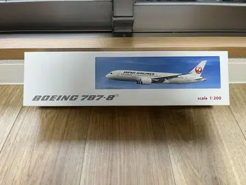 JALUX JAL B787-8 1/200 JA822J