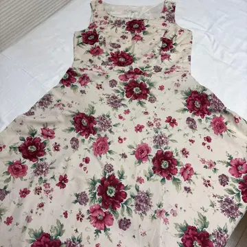 LAURA ASHLEY 플라워 프린트 슬리브리스 원피스 사이즈 13